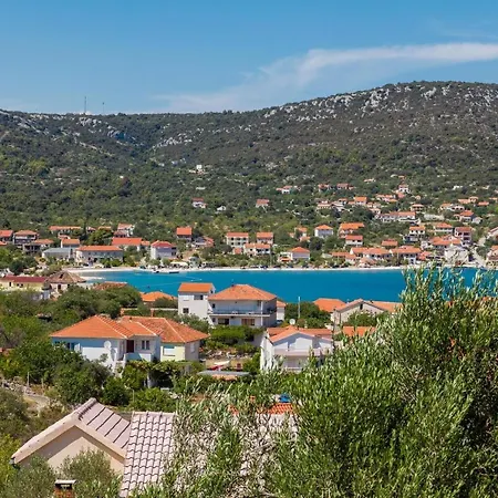 A5 - Modern Apt With Terrace 3 Min Walk To Beach Apartmán