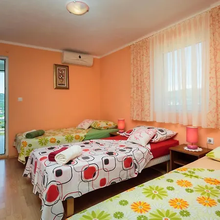A5 - Modern Apt With Terrace 3 Min Walk To Beach Apartmán Vinišće