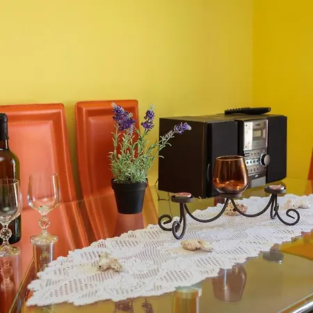 Apartmán A5 - Modern Apt With Terrace 3 Min Walk To Beach *